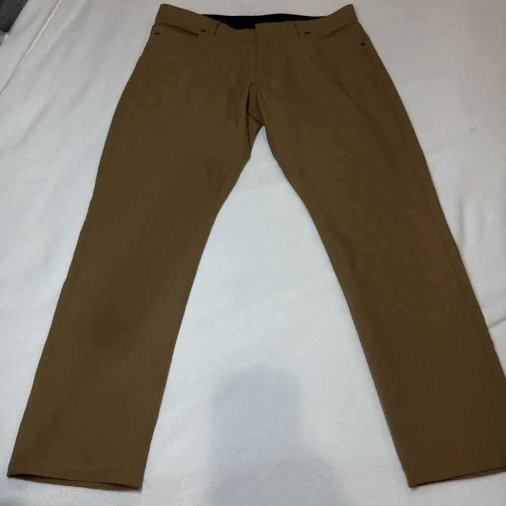 NWOT Nike Men's Tan Golf Pants - Picture 3 of 4